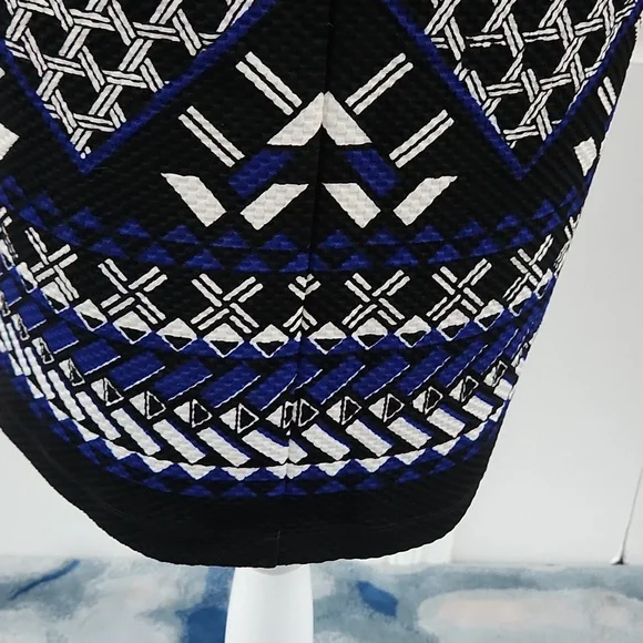 H&M Geometric Print Strechy Shift Dress - Picture 6 of 7